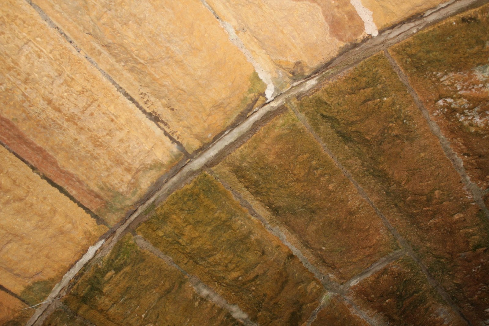 Joint between 1899 and 1912 stonework